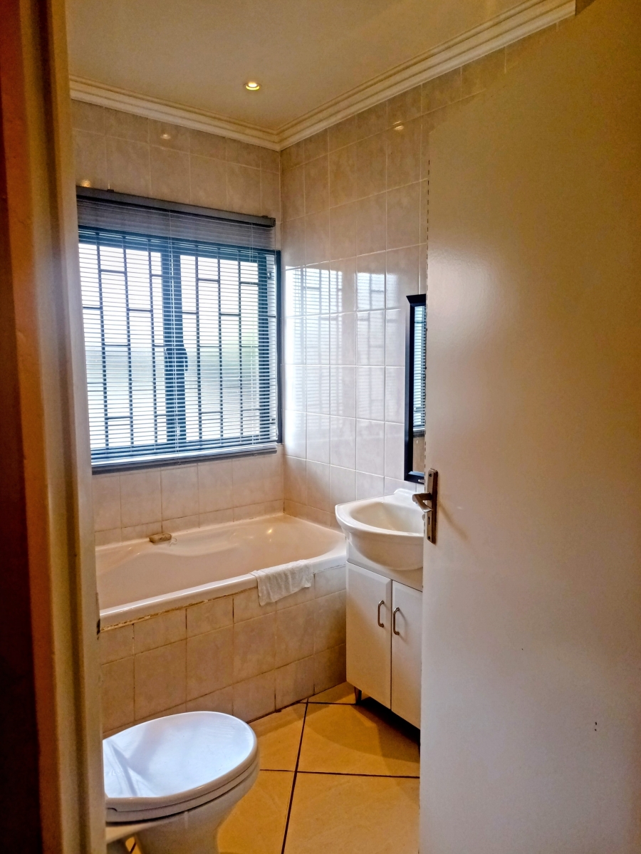 To Let 2 Bedroom Property for Rent in Melodie North West